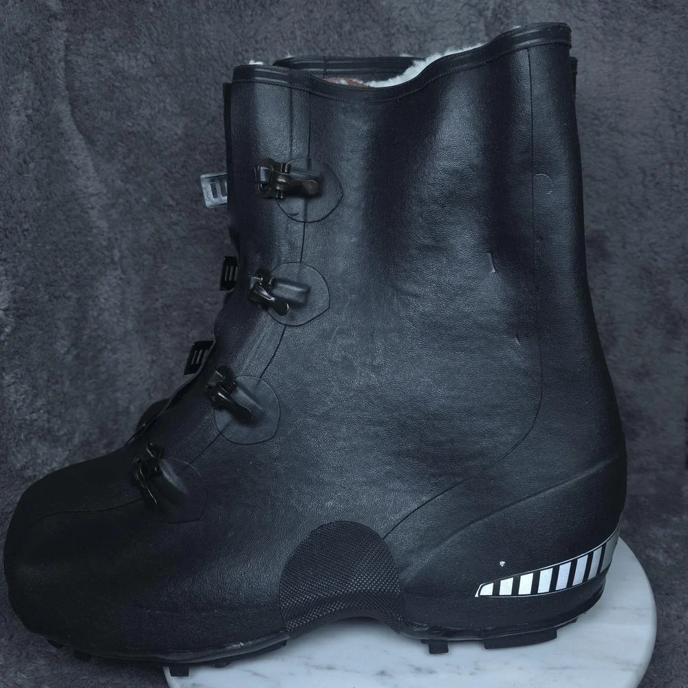 LaCrosse Tracktion Overshoe Boots Mens 13 Black 12 Inch Waterproof Ice Spikes